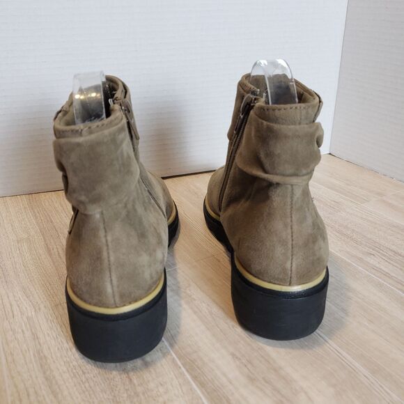 Clarks Wedge Gray Boots for Women for sale | eBay Clarks Sharon Salon Grey Suede Side Knot Ankle Booties Wedge Heel Indie Size 7